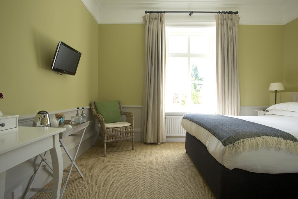 The Manor At Sway - Hotel, Restaurant And Gardens Esterno foto
